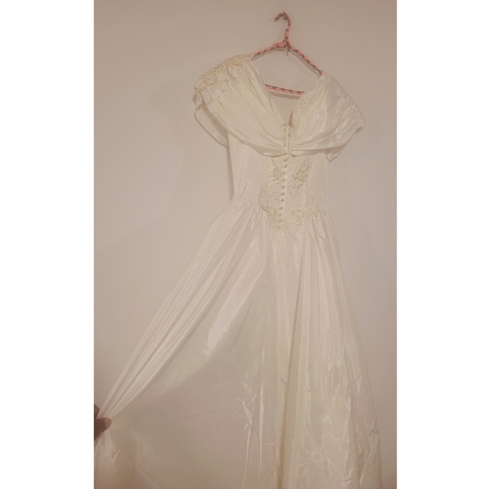 Vintage Off Shoulder Wedding Dress